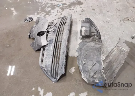 2018 Toyota Corolla Le from USA, damaged, VIN 2T1BURHE8JC075828